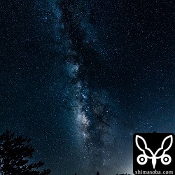 ヤンバルクイナを撮影し終えて、ふと南の空を見上げると天の川がくっきりと見えました。最近のカメラは優秀なので人間の目で見るよりもたくさんの星が写りました。^^;